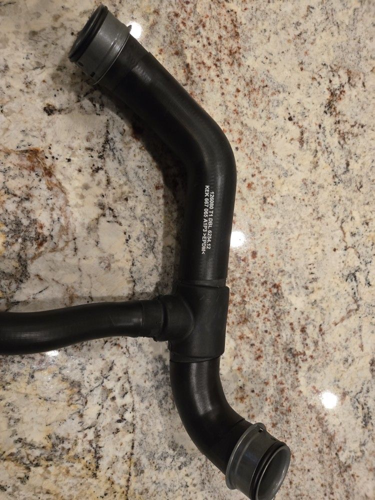 Geniune OEM Lower radiator coolant hose for mercedes (contact info removed)