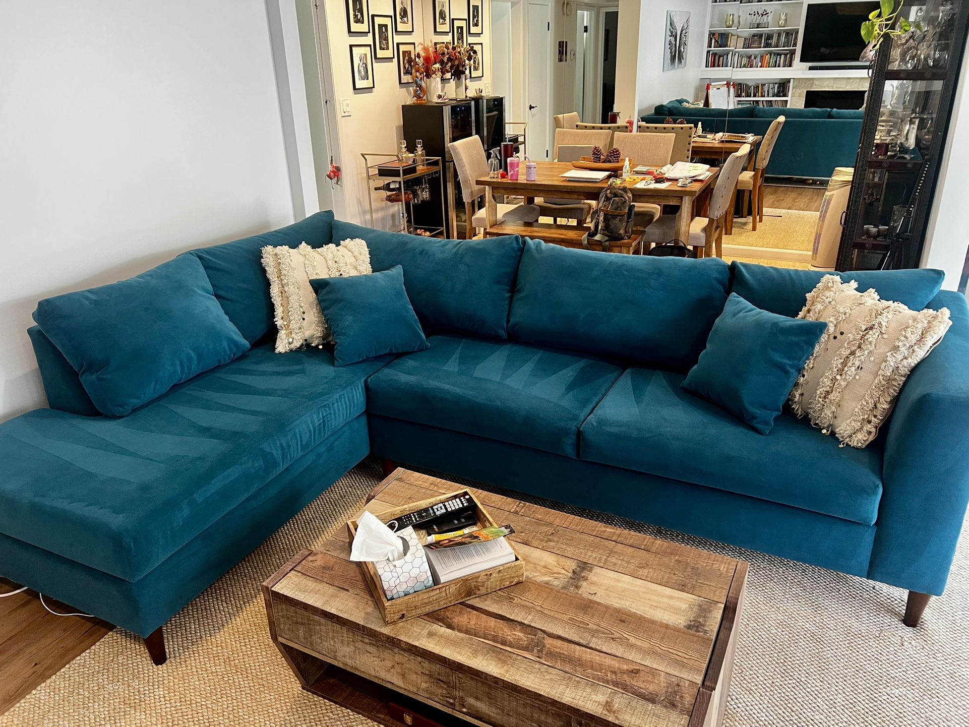 9’ 4” x 6’ 8” Custom Teal Couch For Sale (like New)