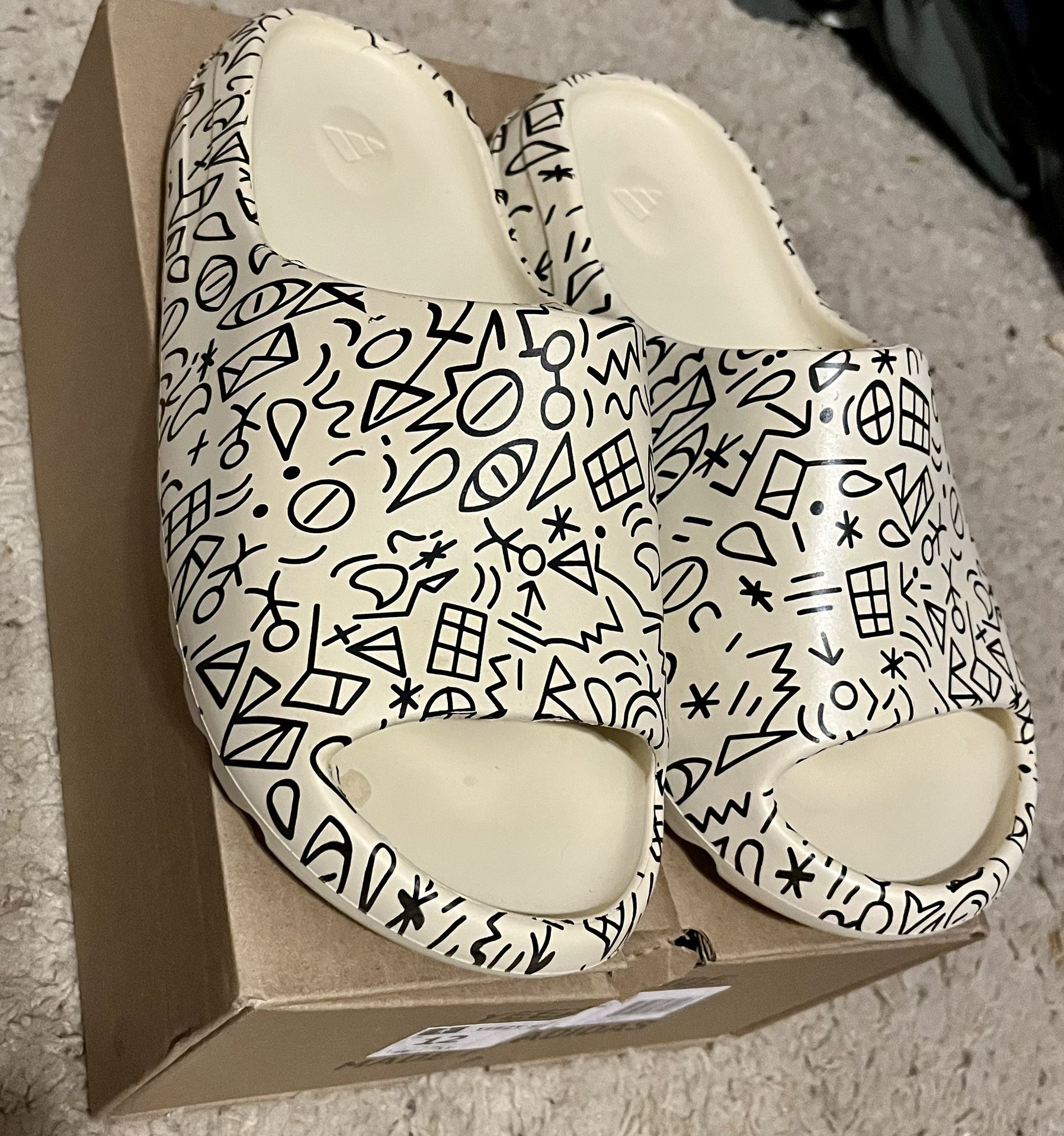 **BRAND NEW** Yeezy Slide By Adidas Kanye West SIZE 12 Crème Grafitti