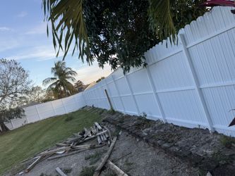 Metal Fence/cerca De Metal 