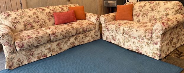 Good condition 2 couch no damage