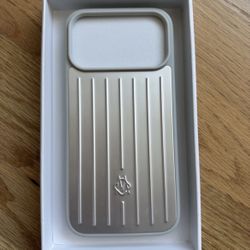 rimowa cover for iphone 17pro max