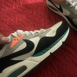 selling woman’s air maxes!!