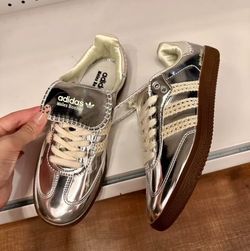 Liquid Silver Wear-resistant Low-top Sneakers Unisex Silver