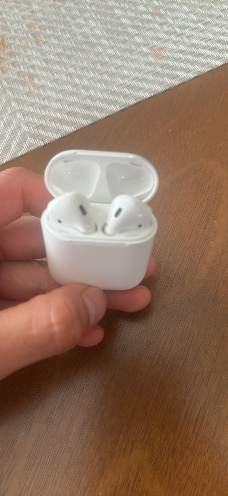 AirPods