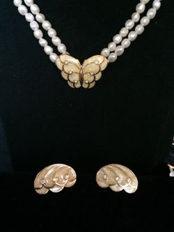 Butterfly necklace set