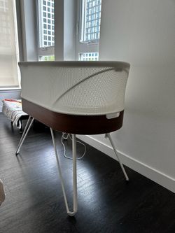 Happiest Baby Snoo Smart Sleeper Bassinet with 6 Snoo Sleep Sacks and 2 sheets