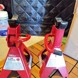 2 -Ton jacks Stand by Hyper Tough