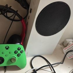 Xbox Series S W Controller, Headset. 