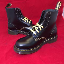 Doc Martens Airwair Combat Boots Sz USM8 USW9