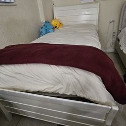 White Wooden Twin Bed