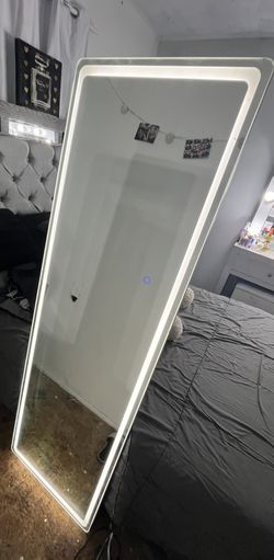 Mirror With Light