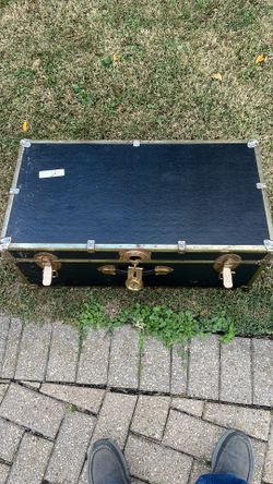 Cedar Lined Trunk 30x16x12 Great Condition Metal Lined Good Latches