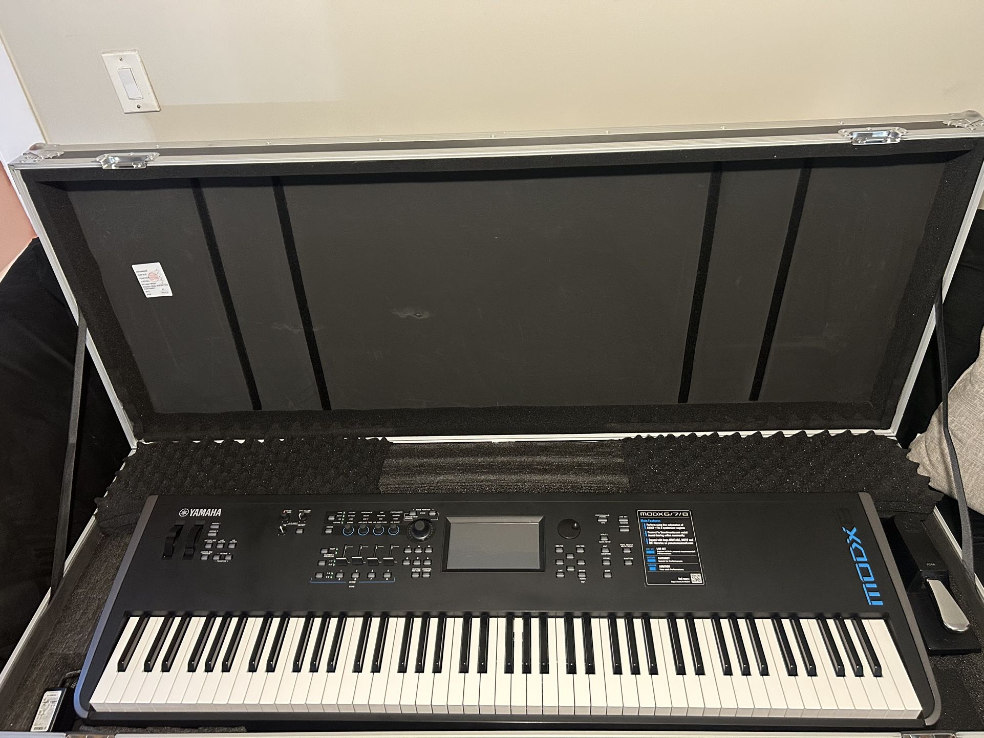 Yamaha MODX8 w/ Road Runner hard Case