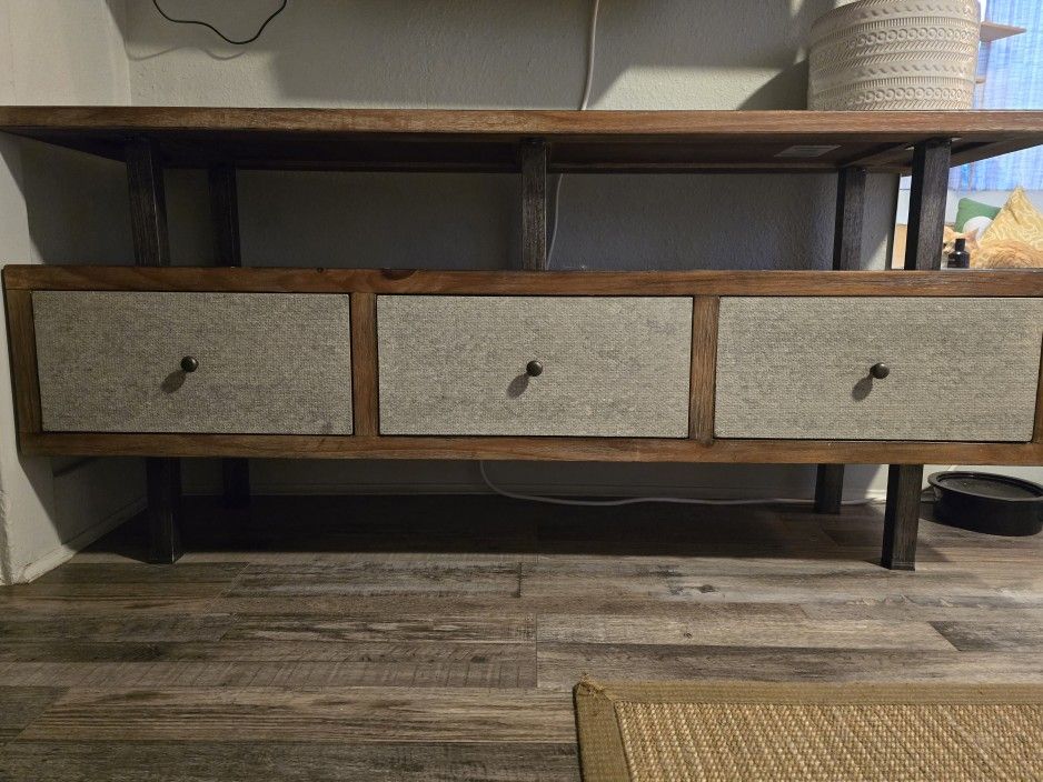 Console / Sidebar / Accent Table