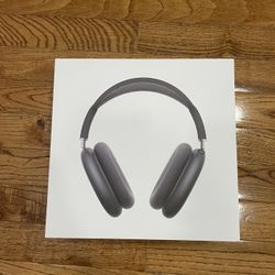 “Midnight” AirPod Maxes