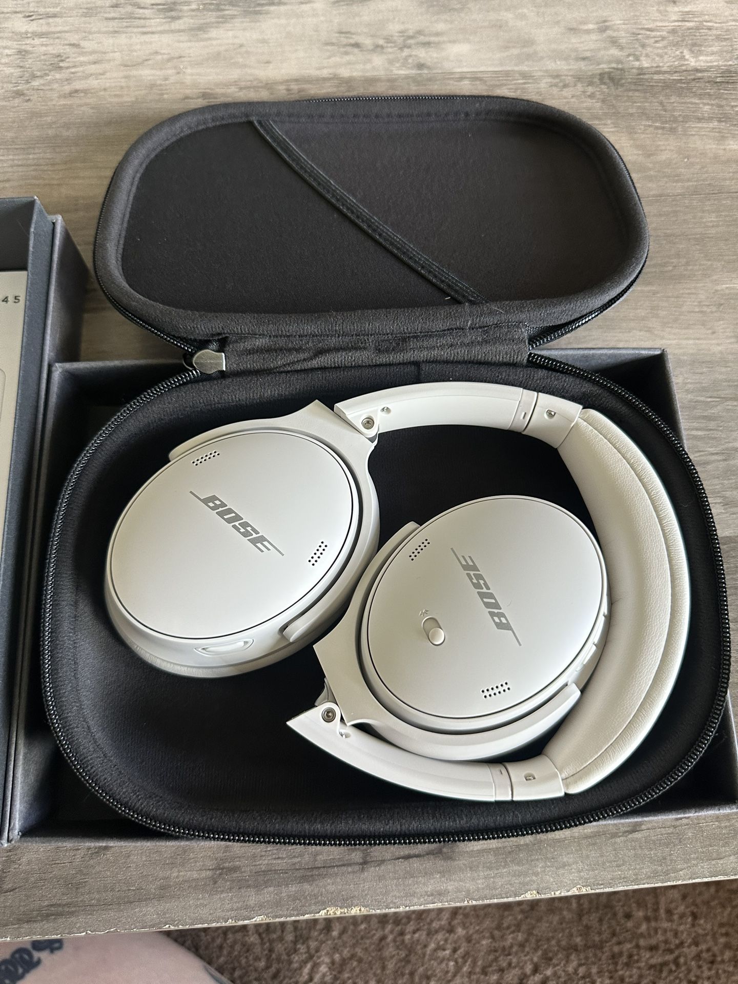 Grey Bose Quietcomfort 45 Headphones 