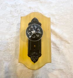 Decorative key storage to hang on the wall