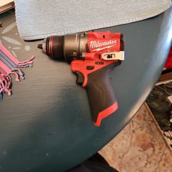 Milwaukee Drill 12v