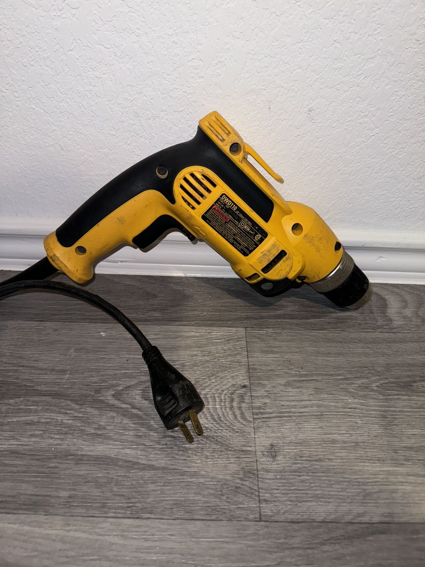 Dewalt Dwd110 Corded 3/8" Vsr Drill