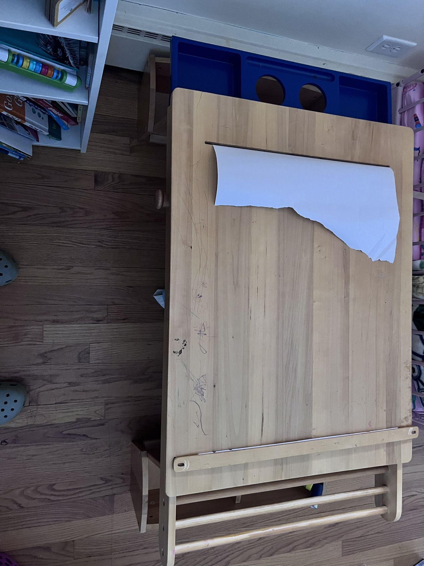 kids coloring table