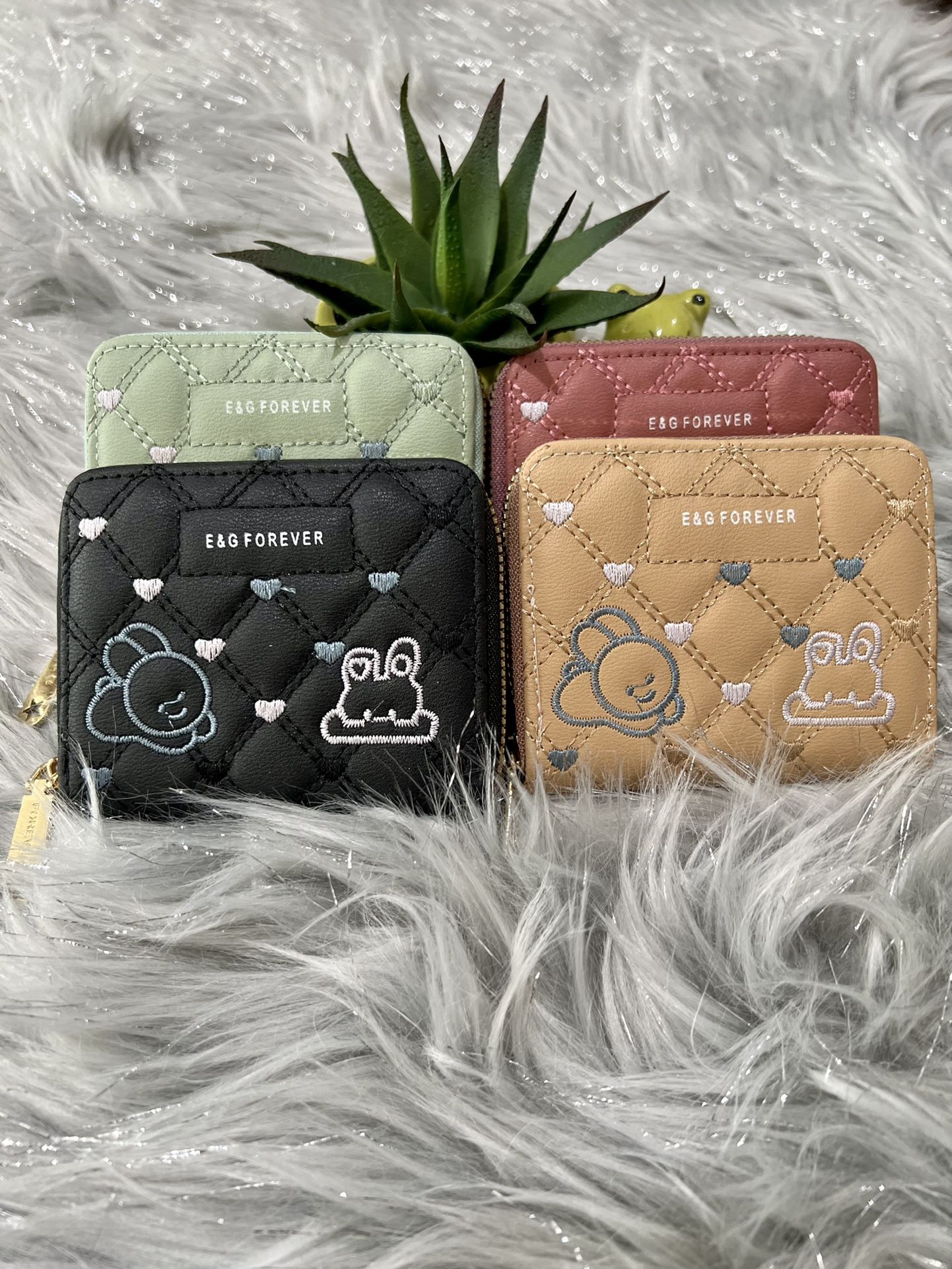 Women Wallets (dif styles and prices) Please Read Desc.