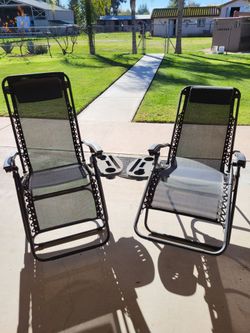 Like new lounge chairs