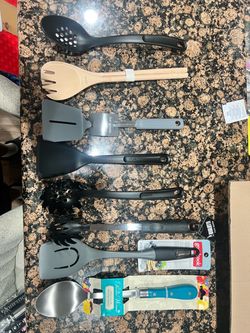 Mixed Kitchen Utensil Lot