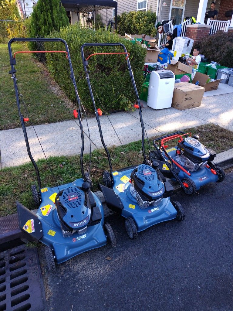 New Push Gas  Lawn Mowers Brand New 