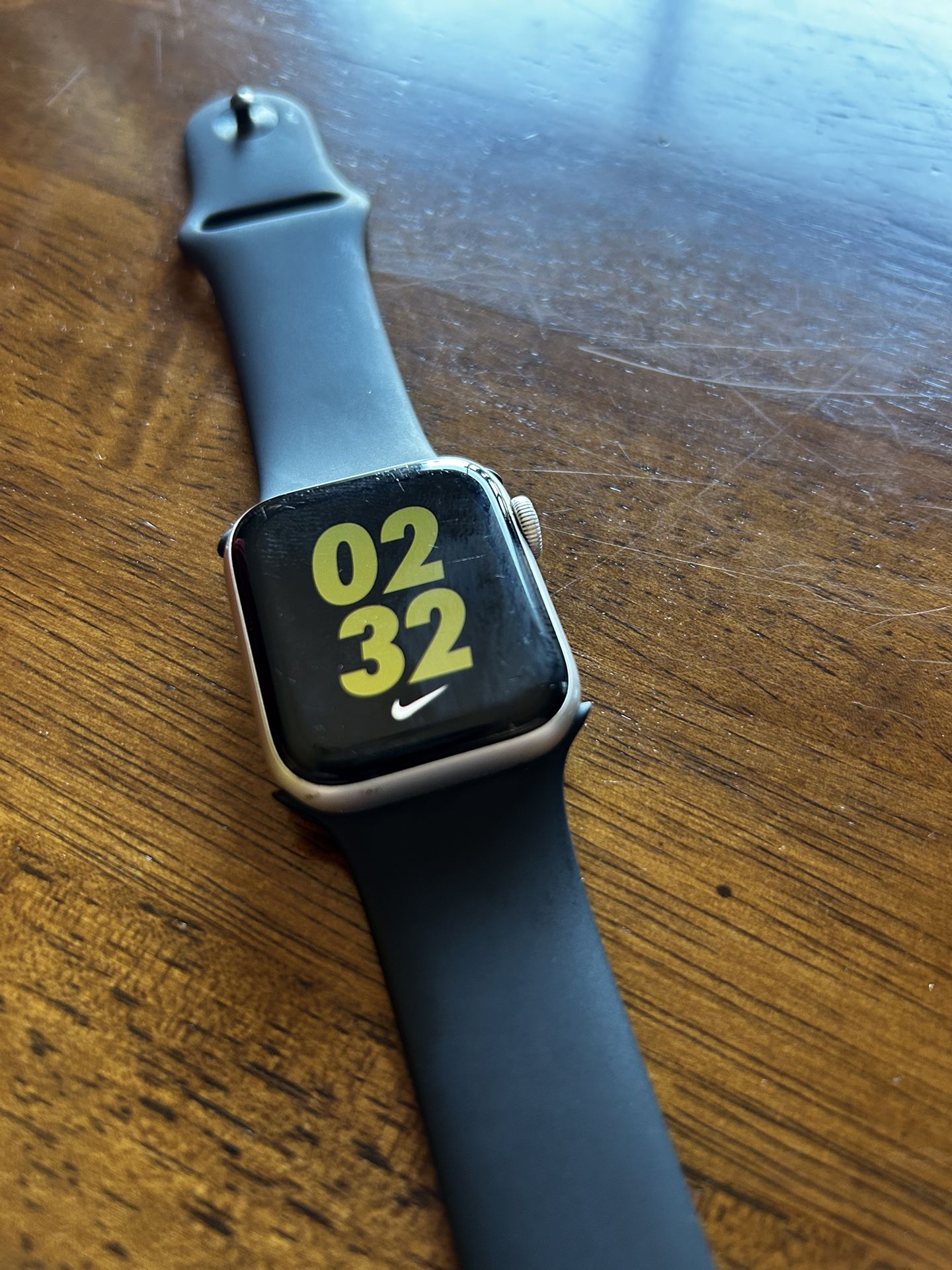 Apple Watch____ Series 6_____ Nike 40mm_____ GPS+Cellular