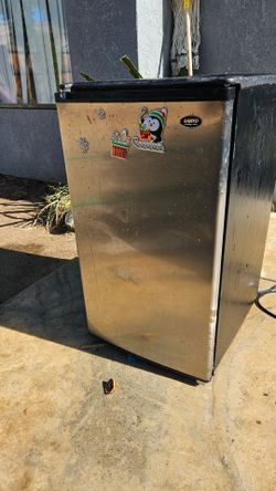 Sanyo mini fridge
