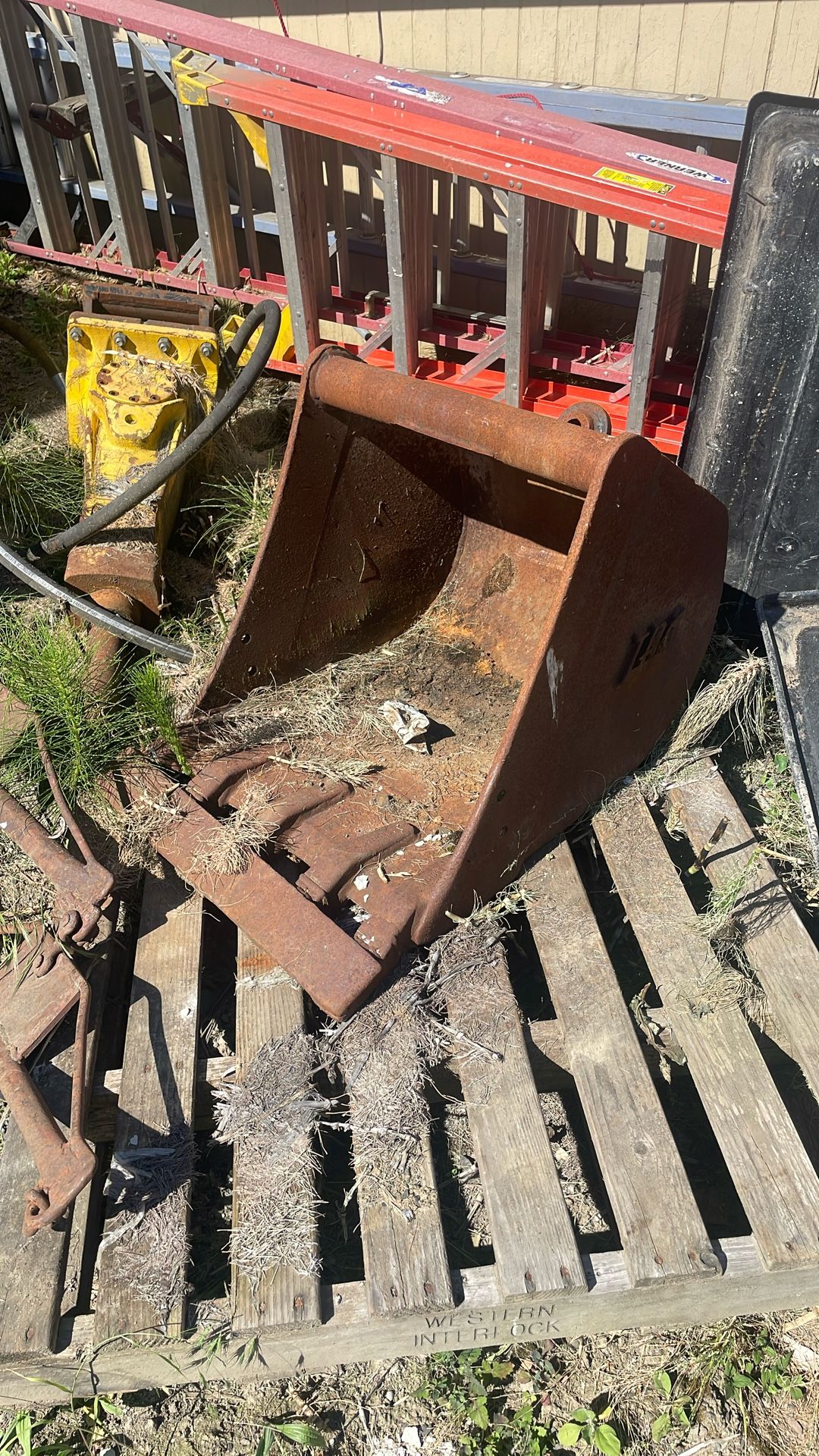 24" Bucket For Takeuchi Excavator