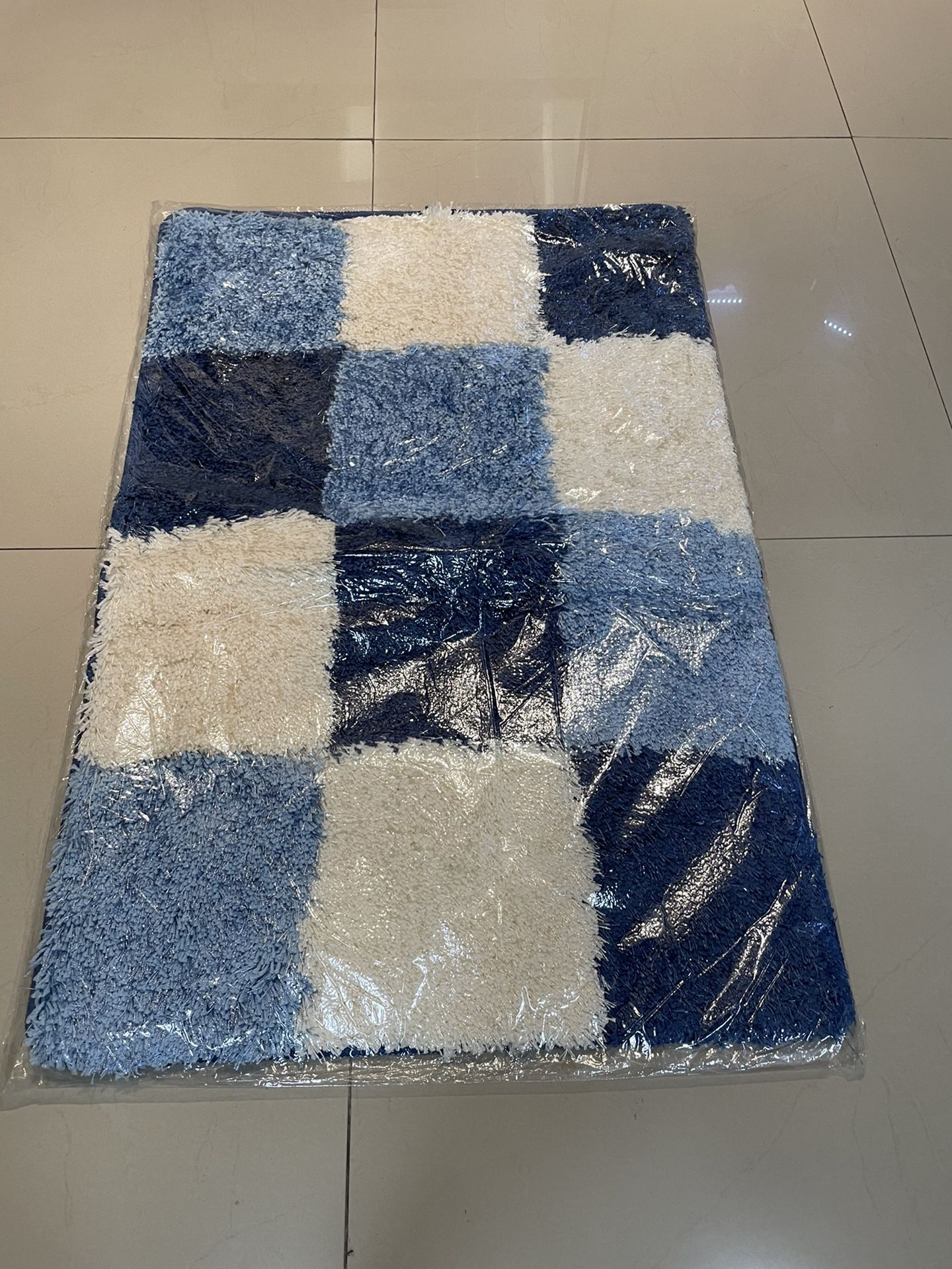 Blue square rug for bathroom π½