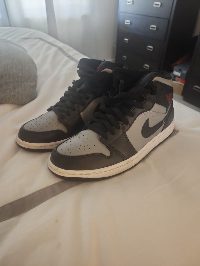 Jordan 1 Mid "Shadow"