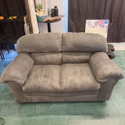 👀 Medium Size COUCH Great Condition! 