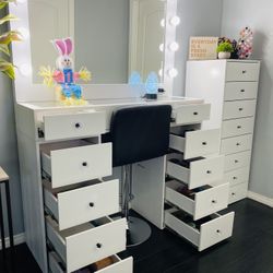 Vanity Mirror And Desk With Glass Top Diamond Knobs And Light Bulbs