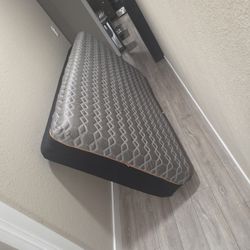 CERTI-PUR TWIN SIZE MATTRESS, 