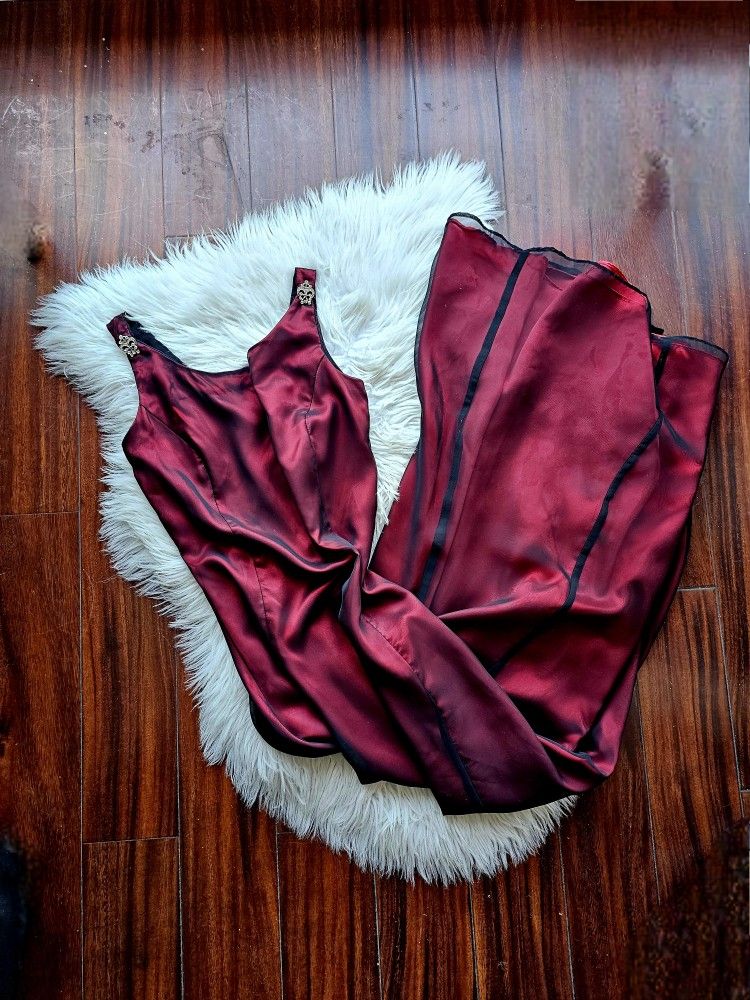 The most gorg vintage, vampie, grunge dress. If you...