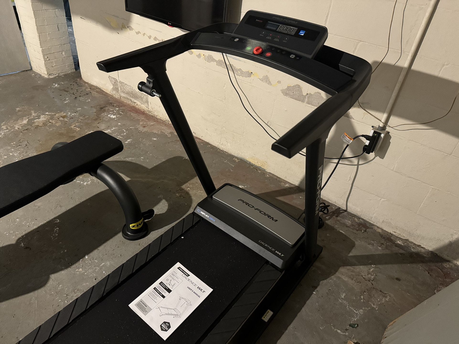 ProForm Cadence WLT Folding Treadmill with Reflex Deck for Walking and Jogging for Sale in Fair Oaks PA OfferUp