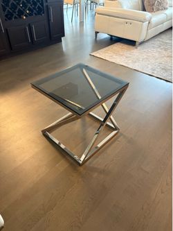 Coffee table/ side table 20x 20x20