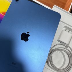 iPad 10th Generation 64 WiFi Only Open Box Used With Cables 