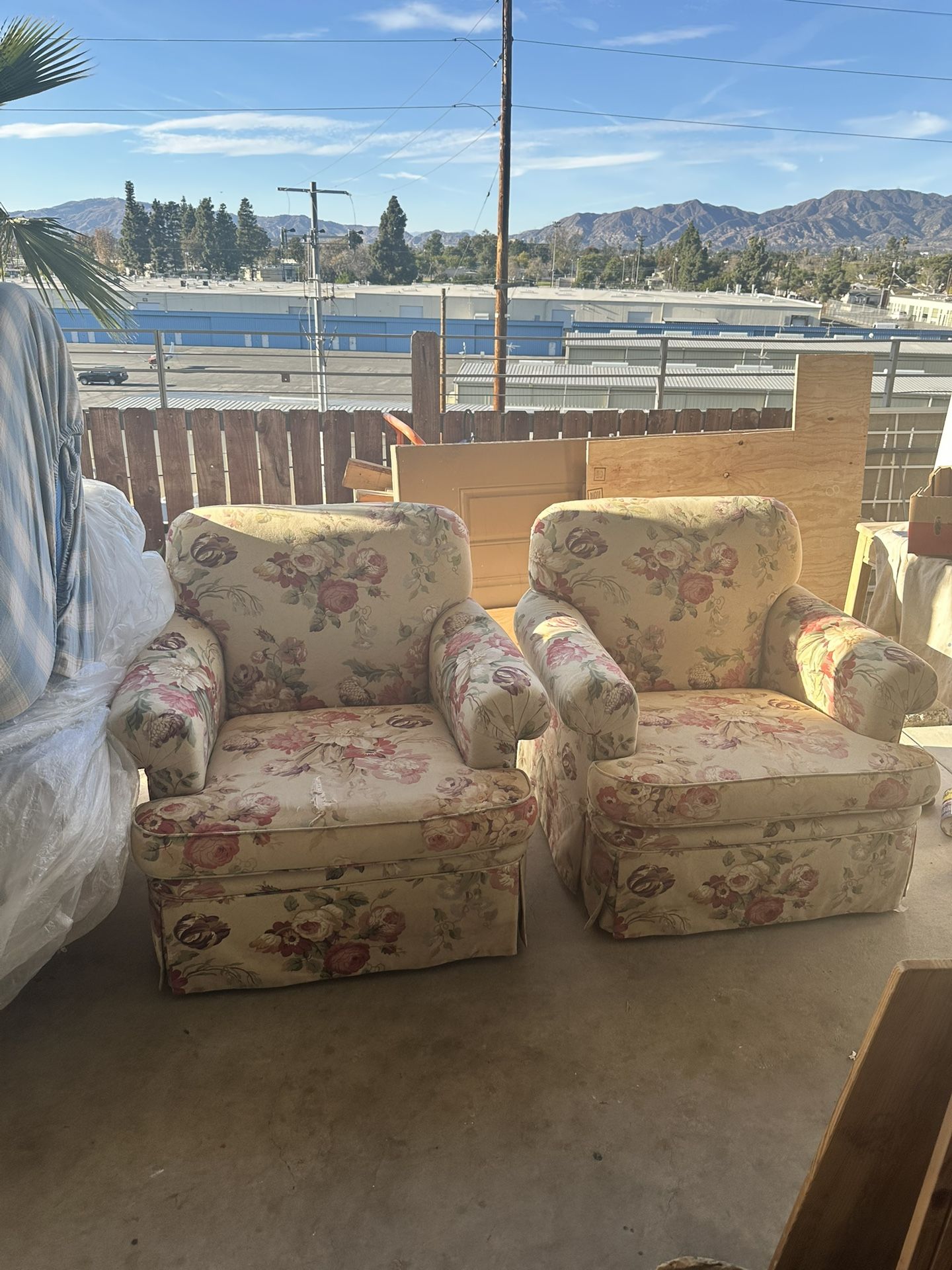 Free 2 Floral Vintage Chairs