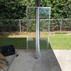 Right Or Left Opening Door For Shower Stole