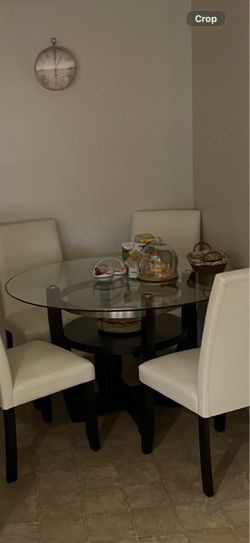 kitchen round table