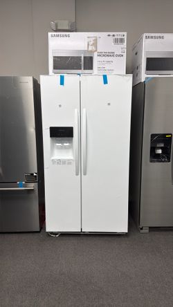Refrigerator side by side