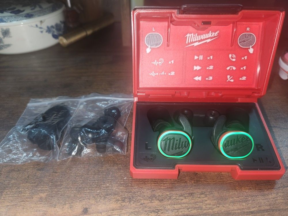 milwaukee 2191-21 usb3.0 redlithium rechargeable redlithium usb bluetooth