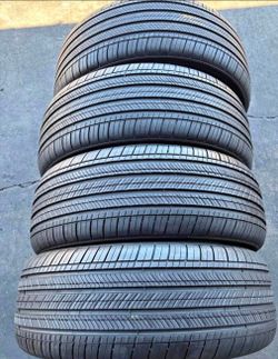 235 45 18 Michelin Tires Con 80% de Vida Las 4