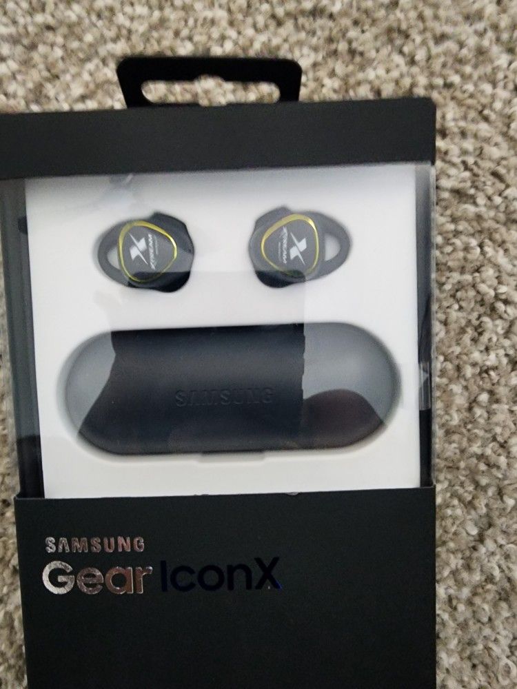 Samsung Gear Icon X Ear Bud Headphones In Box New