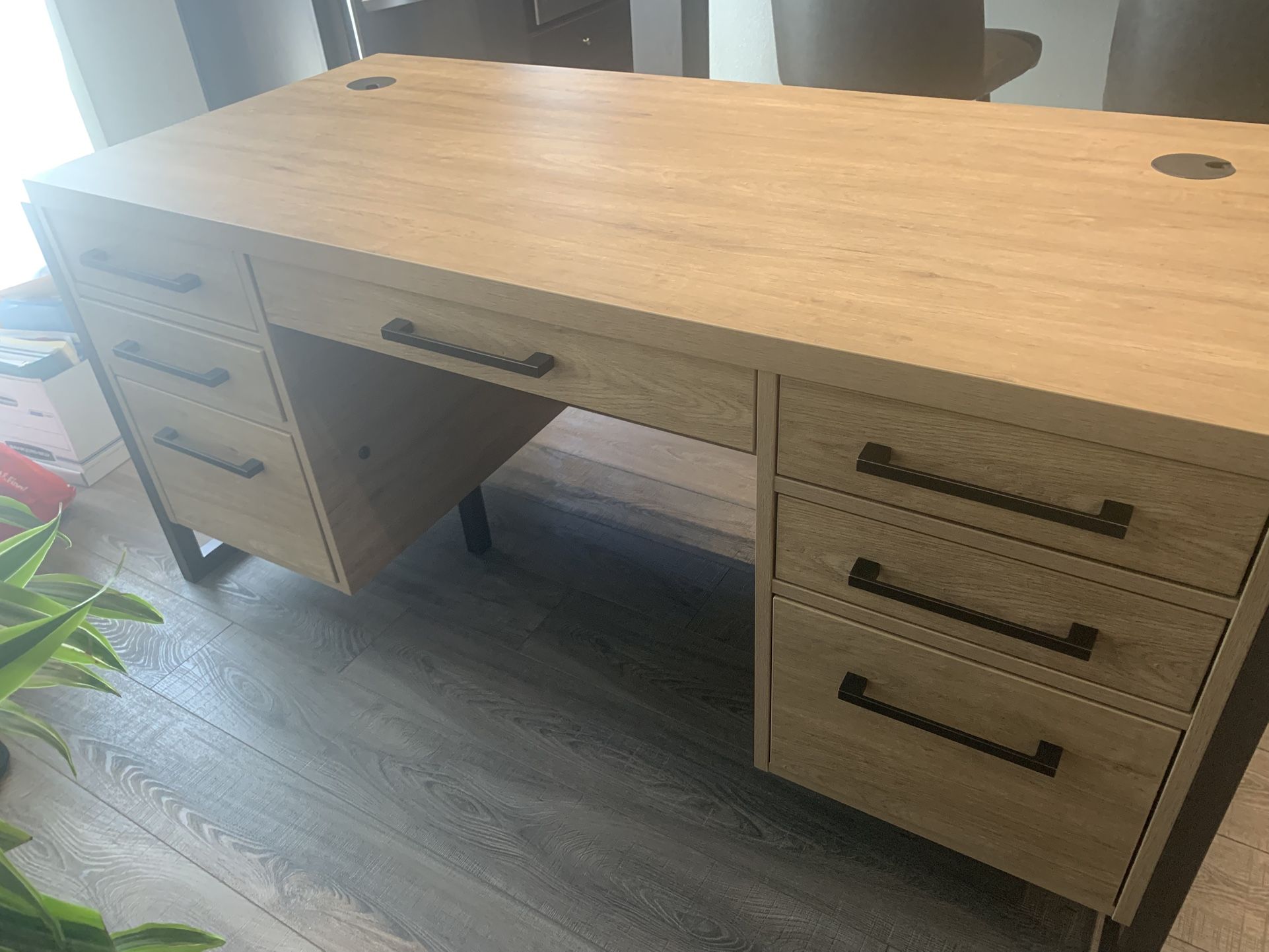 Like Brand New Modern Executive Desk