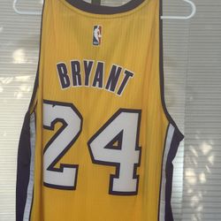 Adidas Lakers Kobe Bryant Jersey Size Large 